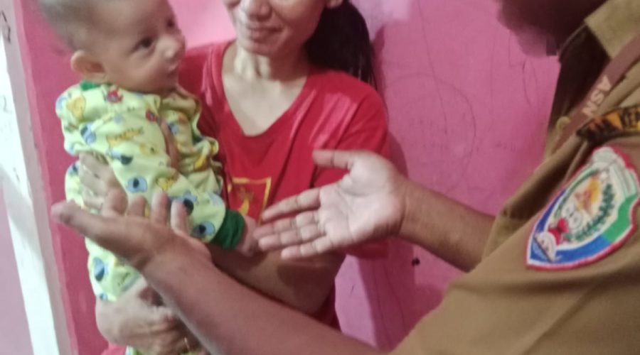 Kunjungan pendampingan keluarga Oleh Kadis PPKB Aru. Motivasi utk pemberian ASI utk bayi 4 bulan oleh ibunya yg sdh tidak berikan ASI.